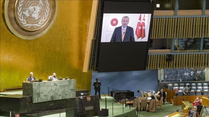 El presidente turco, Recep Tayyip Erdogan, en su discurso a través de un enlace de video en la Asamblea General de la ONU condenó a los Emiratos Árabes Unidos y Bahrein por firmar acuerdos con Israel, llamándolos "colaboradores"; y tildó a Armenia de ser un "obstáculo para la paz y la estabilidad" en el Cáucaso.