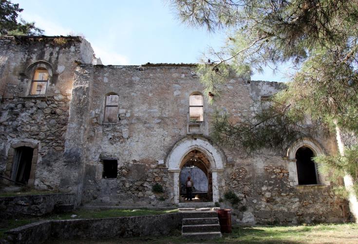 Fiesta rave en el monasterio armenio de San Macario en Chipre