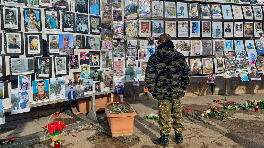 Armenia y Azerbaiyán deberán hablar de las fosas comunes en Karabaj