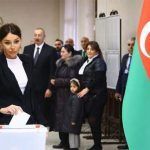 El gobernante Partido Nuevo Azerbaiyán (YAP) ganó las elecciones parlamentarias celebradas en Azerbaiyán el 9 de febrero en medio de numerosos fraudes.