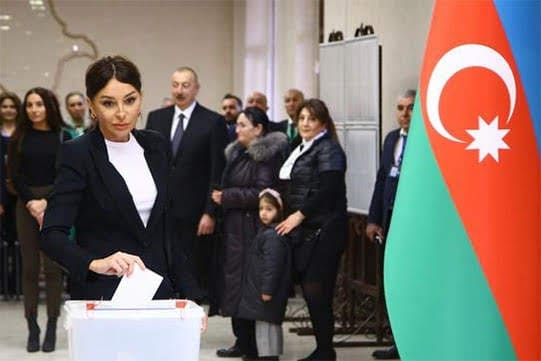 El gobernante Partido Nuevo Azerbaiyán (YAP) ganó las elecciones parlamentarias celebradas en Azerbaiyán el 9 de febrero en medio de numerosos fraudes.