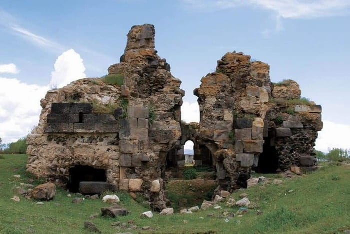 Las bajas aguas de Van revelan tesoros armenios
