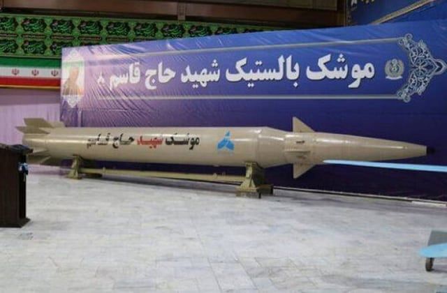 Irán presentó nuevos misiles balísticos