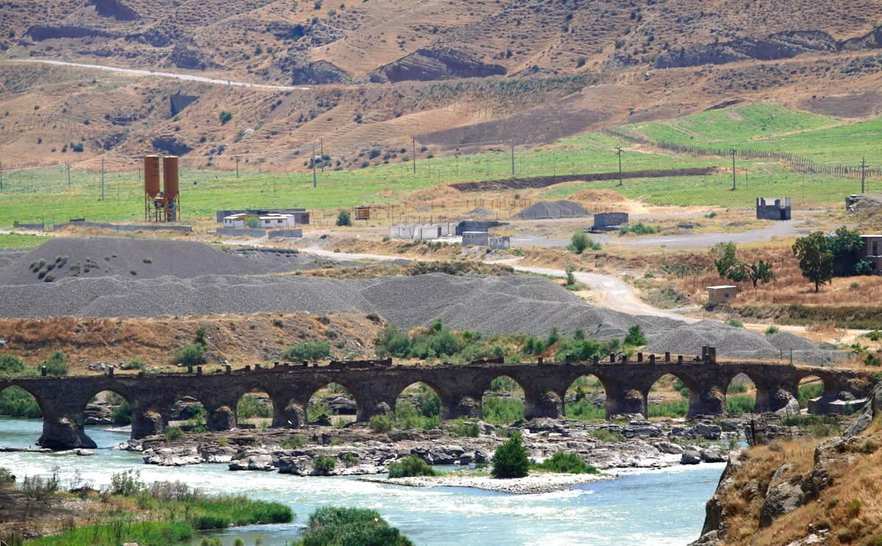 Azerbaiyán ataca el sur de Artsaj en frontera con Irán