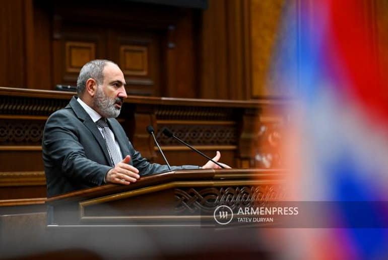 Pashinyan explicó la diferencia entre la misión de observadores de la OTSC y de la UE