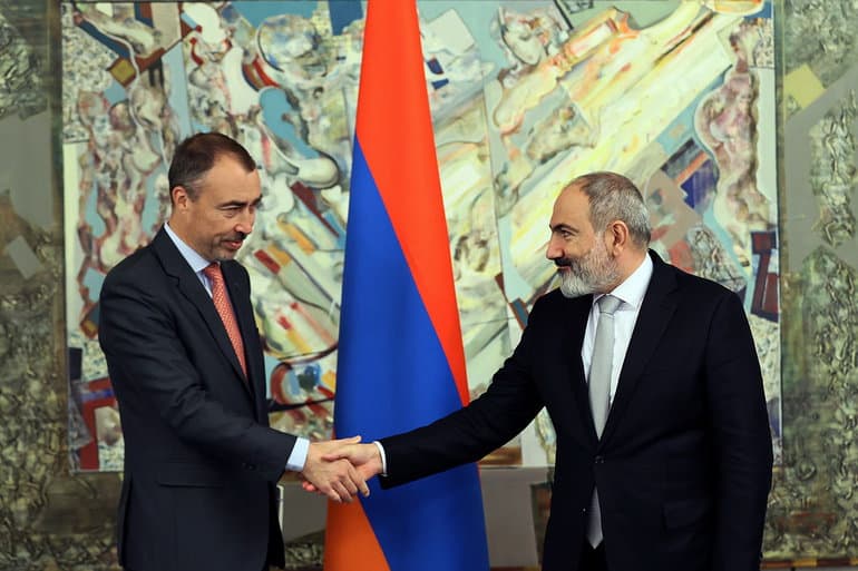 Pashinyan recibió a Toivo Klaar y trataron la seguridad y la paz regional￼