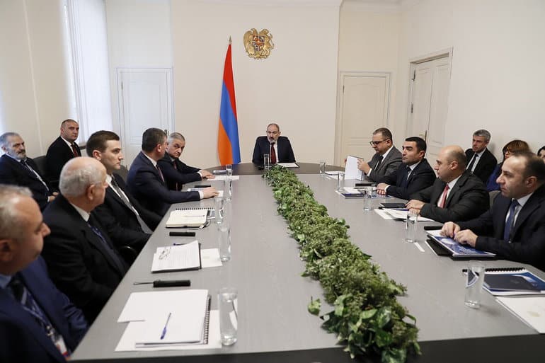 El primer ministro Nikol Pashinyan visitó el Comité de Aviación Civil de la República de Armenia