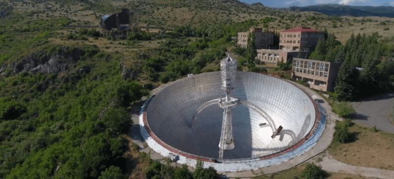 Imposible no visitar el radiotelescopio de Orgov ROT54 en el monte Aragats 