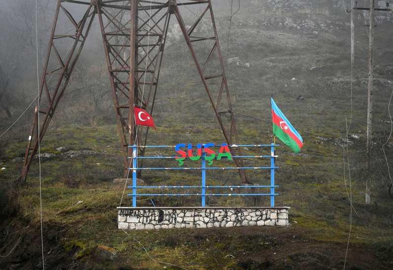 Azerbaiyán dispara contra asentamientos armenios de Shushi
