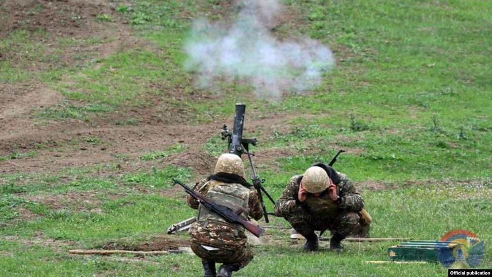 Durante las batallas nocturnas, Azerbaiyán perdió a unos 60 militares, dijo Artsrun Hovhannisyan, portavoz del Ministerio de Defensa de Armenia, durante una sesión informativa el martes.