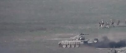 Las Fuerzas Armadas de Azerbaiyán lanzaron una ofensiva militar a lo largo de la frontera de Artsaj con un ataque aéreo y misiles. La ciudad de Stepanakert fue bombardeada. Ahora la situación está bajo control: las autoridades de Karabaj piden a la población que se calme, aunque continúan escaramuzas en la frontera.