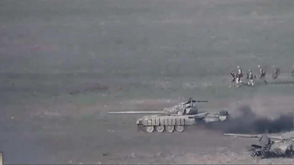 Las Fuerzas Armadas de Azerbaiyán lanzaron una ofensiva militar a lo largo de la frontera de Artsaj con un ataque aéreo y misiles. La ciudad de Stepanakert fue bombardeada. Ahora la situación está bajo control: las autoridades de Karabaj piden a la población que se calme, aunque continúan escaramuzas en la frontera.