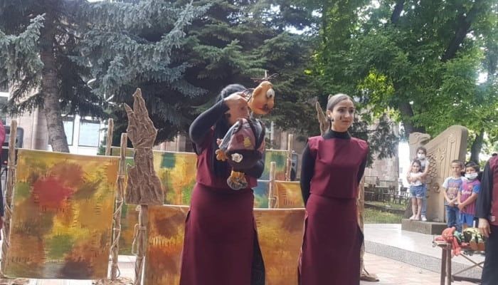 Teatro de marionetas en gira por Tavush para niños fronterizos