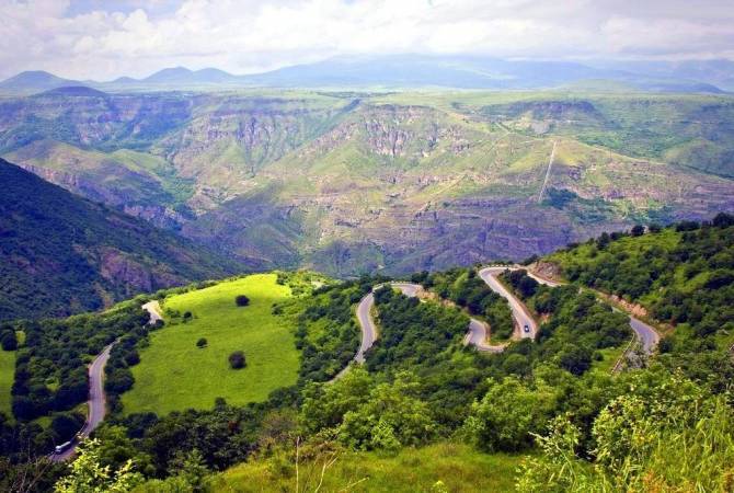 Mientras Armenia está en guerra Rusia propone desbloquear carreteras en el Cáucaso Sur